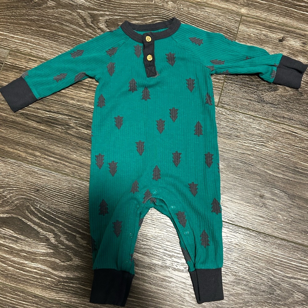 Cat & Jack Green Tree Pattern Outfit